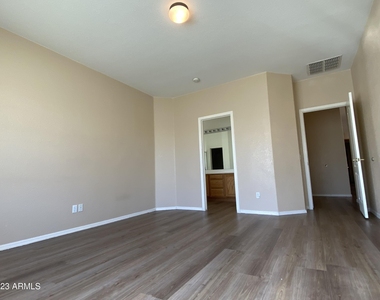 517 S 115th Drive - Photo Thumbnail 8