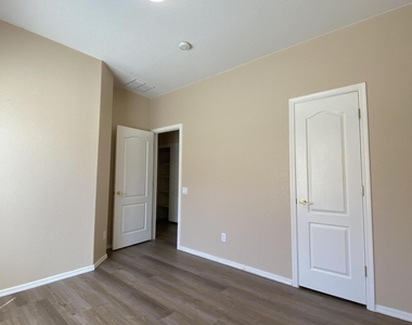 517 S 115th Drive - Photo Thumbnail 17