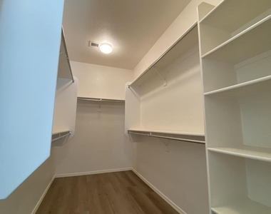 517 S 115th Drive - Photo Thumbnail 12
