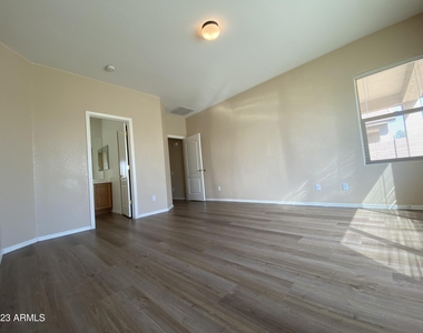 517 S 115th Drive - Photo Thumbnail 7