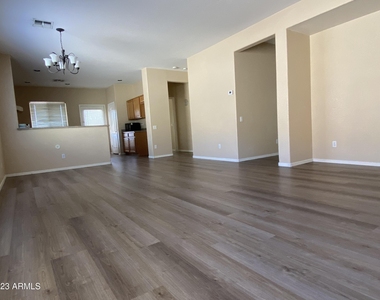 517 S 115th Drive - Photo Thumbnail 2