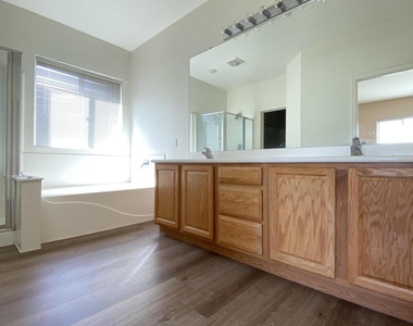 517 S 115th Drive - Photo Thumbnail 11