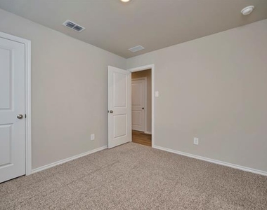 16756 Laguna Vista - Photo Thumbnail 9