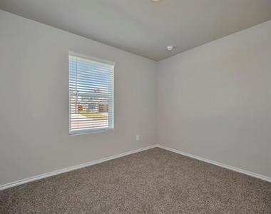 16756 Laguna Vista - Photo Thumbnail 7