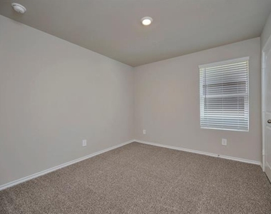 16756 Laguna Vista - Photo Thumbnail 8