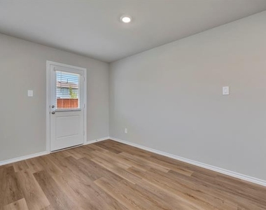 16756 Laguna Vista - Photo Thumbnail 20