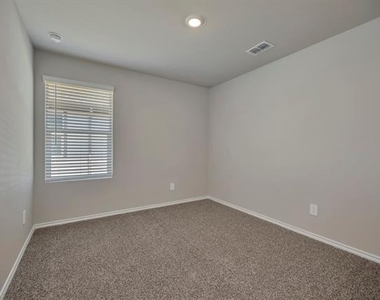 16756 Laguna Vista - Photo Thumbnail 11