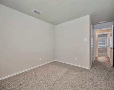 16756 Laguna Vista - Photo Thumbnail 12