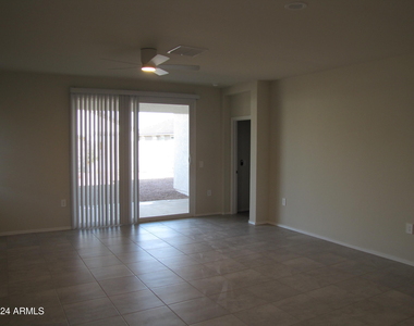 35622 W San Sisto Avenue - Photo Thumbnail 3