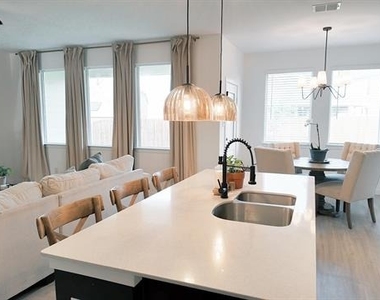 319 Sedalia Trail - Photo Thumbnail 10
