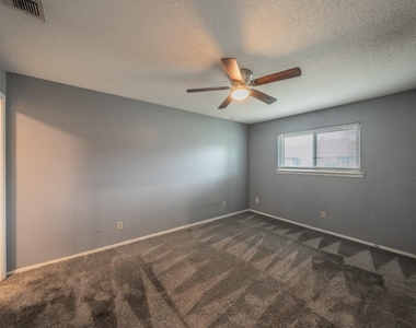 5003 Maryanna Way - Photo Thumbnail 6