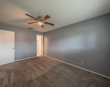 5003 Maryanna Way - Photo Thumbnail 9