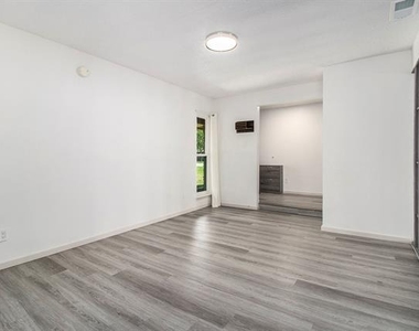 1014 Terrace Trail - Photo Thumbnail 8