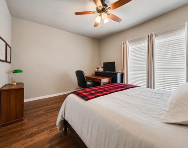 4349 Bellaire Drive S - Photo Thumbnail 9