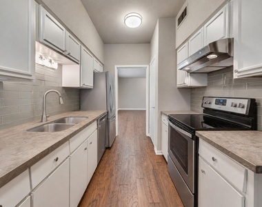 4349 Bellaire Drive S - Photo Thumbnail 5