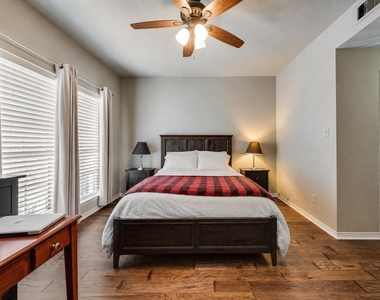 4349 Bellaire Drive S - Photo Thumbnail 8