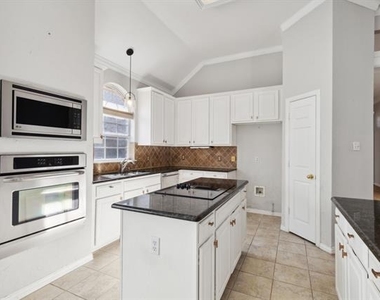 8012 Greenwood Drive - Photo Thumbnail 10
