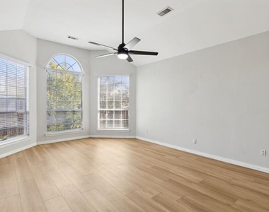 8012 Greenwood Drive - Photo Thumbnail 16