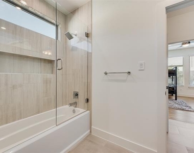 6411 Royal Lane - Photo Thumbnail 21
