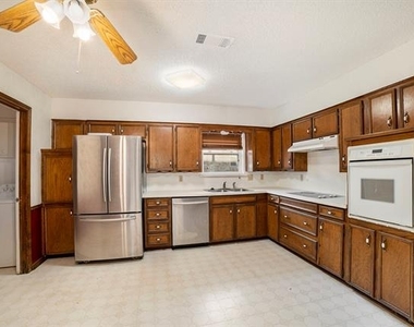 1608 San Antone Lane - Photo Thumbnail 7