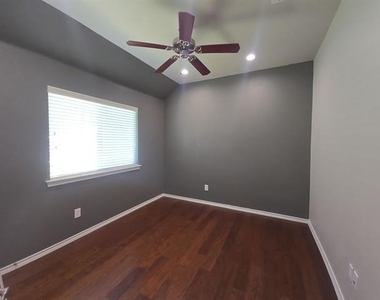 5053 Holliday Drive - Photo Thumbnail 16