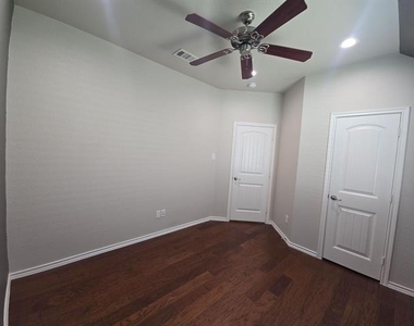 5053 Holliday Drive - Photo Thumbnail 17
