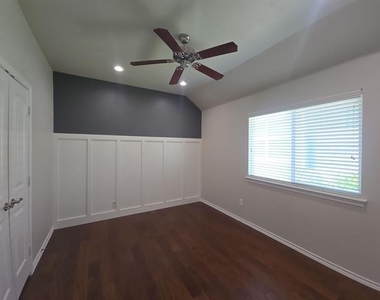 5053 Holliday Drive - Photo Thumbnail 18
