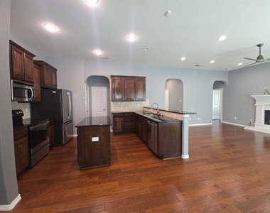 5053 Holliday Drive - Photo Thumbnail 9