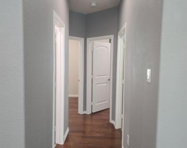 5053 Holliday Drive - Photo Thumbnail 14
