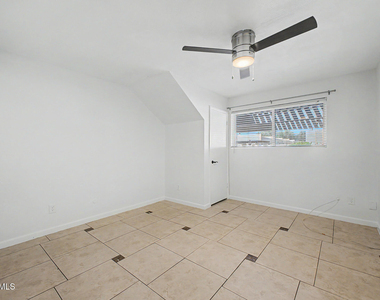 2225 E Catalina Drive - Photo Thumbnail 10