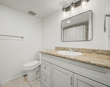 2225 E Catalina Drive - Photo Thumbnail 12