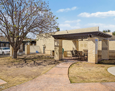 2225 E Catalina Drive - Photo Thumbnail 36