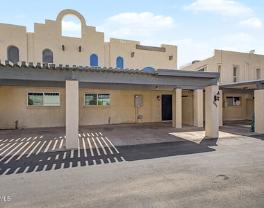 2225 E Catalina Drive - Photo Thumbnail 39