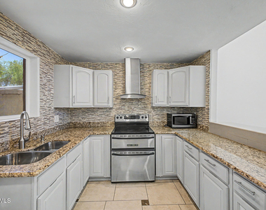 2225 E Catalina Drive - Photo Thumbnail 8