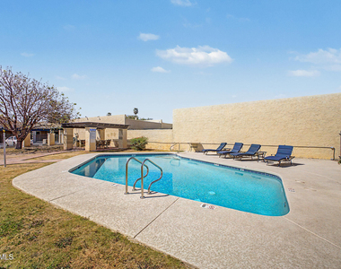 2225 E Catalina Drive - Photo Thumbnail 32