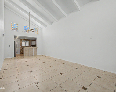 2225 E Catalina Drive - Photo Thumbnail 3
