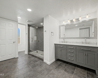 2225 E Catalina Drive - Photo Thumbnail 16