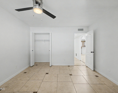 2225 E Catalina Drive - Photo Thumbnail 11