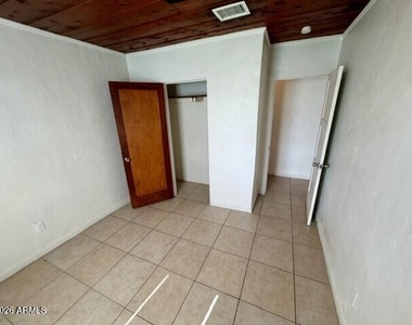 925 E Turney Avenue - Photo Thumbnail 30