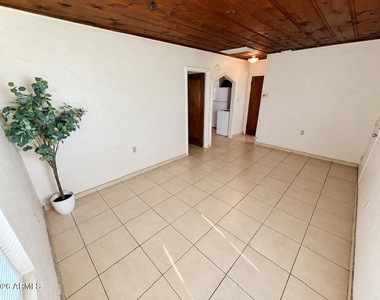 925 E Turney Avenue - Photo Thumbnail 26