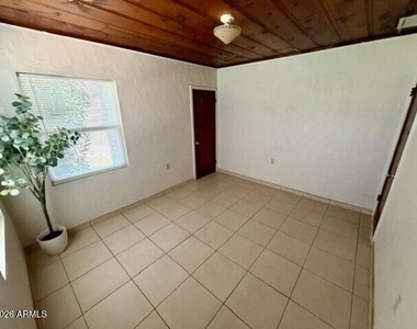 925 E Turney Avenue - Photo Thumbnail 15