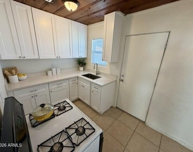 925 E Turney Avenue - Photo Thumbnail 19