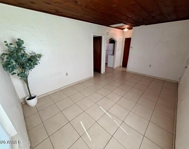 925 E Turney Avenue - Photo Thumbnail 14