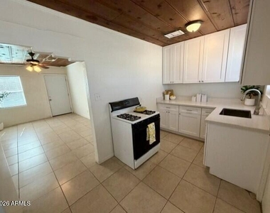 925 E Turney Avenue - Photo Thumbnail 18