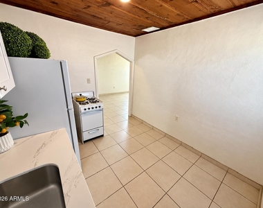 925 E Turney Avenue - Photo Thumbnail 32