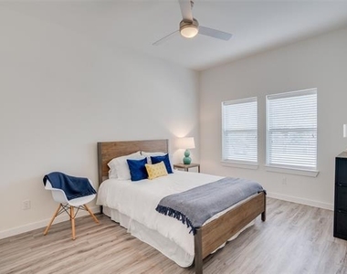 209 Wimberly Street - Photo Thumbnail 9