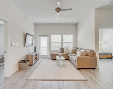 209 Wimberly Street - Photo Thumbnail 5