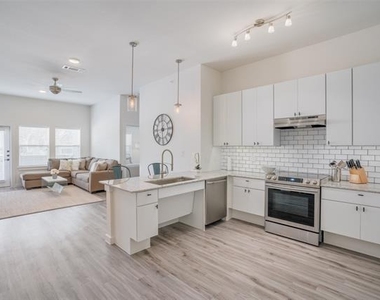 209 Wimberly Street - Photo Thumbnail 4