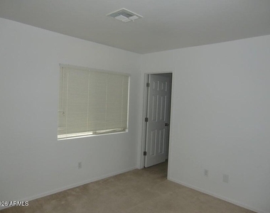 5419 W Shumway Farm Road - Photo Thumbnail 14