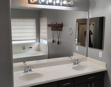 6238 S Cottonfields Lane - Photo Thumbnail 12